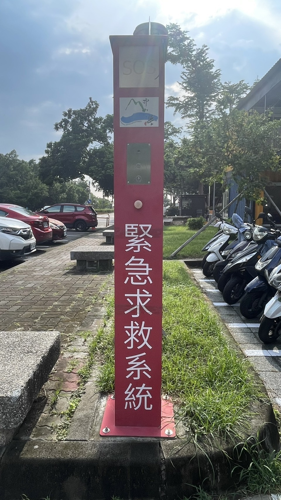 戶外型求救壓扣實景照片(另開新視窗/jpg檔)圖片